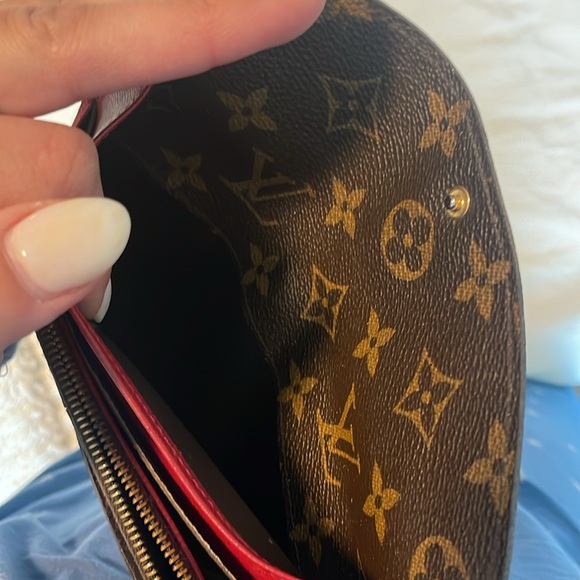 Louis Vuitton Emilie wallet in Fuchsia - Picture 5 of 12